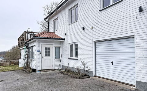 Stadsro: Domicile, Porte, Chalet, Cour, Chaise, Mobilier De Jardin, Arrière-Cour, Tableau De Plein Air, Plante D'Appartement, Store