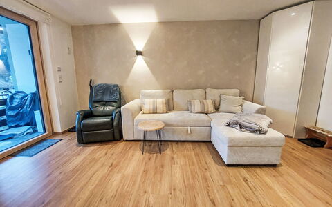Enzian: Parquet, Sol, Sol, Design Intérieur, Meubles, Revêtement De Sol Stratifié, Bois, Canapé, Salon, Pièce