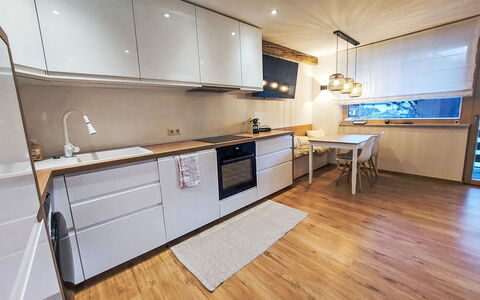Enzian: Comptoir, Cuisine, Sol, Design Intérieur, Meubles, Bois, Appareil De Cuisine, Sol, Cabinetry, Parquet