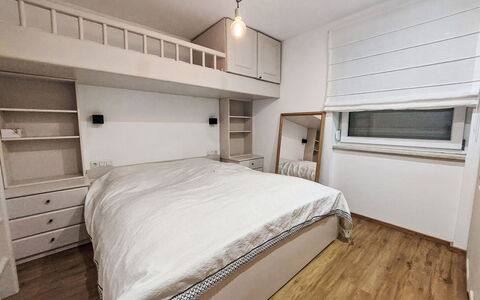 Enzian: Lit, Meubles, Chambre, Design Intérieur, Sol, Sol, Bois, Literie, Drap De Lit, Plafond