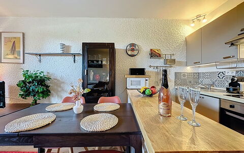 Les Dunes: Meubles, Design Intérieur, Cuisine, Comptoir, Mur, Luminaire, Appareil De Cuisine, Sol, Bois, Plafond