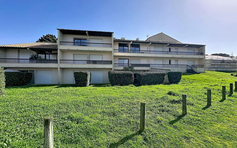 Les Dunes: Zone Résidentielle, Domicile, Biens, Pelouse, Balcon, Ombre, Jardin, Aménagement Paysager, Banlieue, Cour