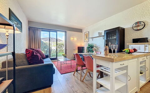 Les Dunes: Meubles, Design Intérieur, Sol, Pièce, Chaise, Table, Plafond, Cuisine, Table Cuisine Et Salle A Manger, Principaux Appliance
