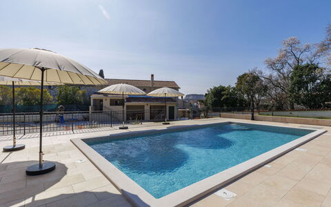 Tone i Maria: Appartement, Recours, Balcon, Hôtel, Piscine, Ville Resort, Plage