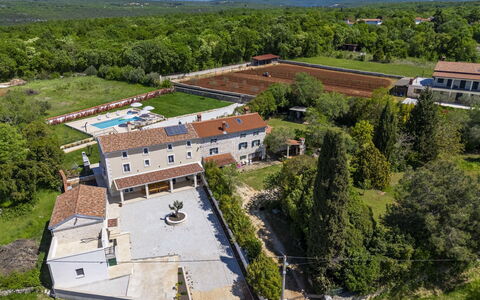 Tone i Maria: Zone Résidentielle, Maison, Toit, Biens, Paysage, Domicile, Vue Du Ciel, Lot Terre, Design Urbain, Banlieue
