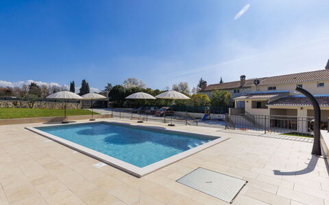 Tone i Maria: Appartement, Recours, Balcon, Hôtel, Piscine, Ville Resort, Plage