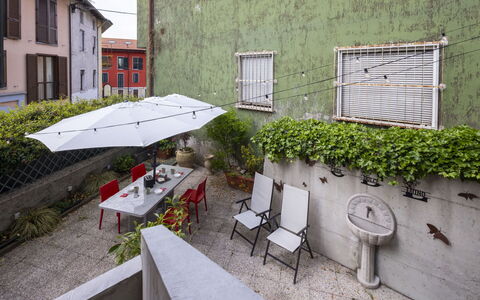 Dolce Luino: Pot De Fleur, Mobilier De Jardin, Chaise, Plante D'Appartement, Appartement, Tableau De Plein Air, Jardin, Cour, Cour