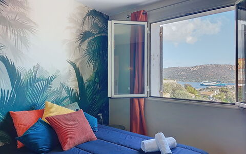 U Centru: Chambre, Literie, Drap De Lit, Linge, Lit, Oreiller, Hôtel, Throw Pillow, Plante D'Appartement