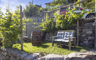 Valtellina 645: Mur De Pierre, Pot De Fleur, Jardin, Plante D'Appartement, Dalle, Aménagement Paysager, Mobilier De Jardin, Ombre, Arrière-Cour