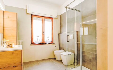 Casa al Gelso: Sol, Sol, Luminaire Plomberie, Salle De Bains, Design Intérieur, Toilette, Plomberie, Siège De Toilette, Tuile, Plafond