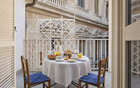 Isola: Design Intérieur, Appartement, Moulage, Balcon, Pot De Fleur, Plante D'Appartement, Traitement De Fenetre, Hôtel