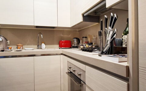 Isola: Cuisine, Design Intérieur, Bois, Comptoir, Appareil De Cuisine, Cabinetry, Principaux Appliance, Meubles, Sol, Domicile