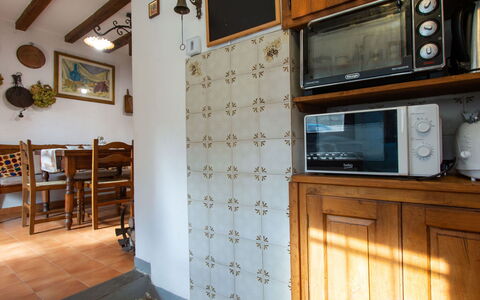 Torre: Bois, Design Intérieur, Sol, Pièce, Meubles, Sol, Porte, Cabinetry, Cuisine, Plafond