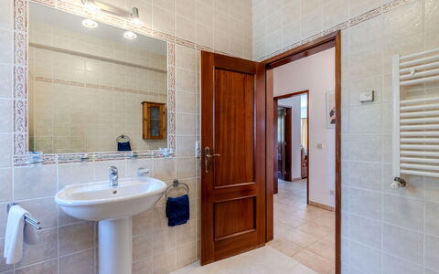 Ninho Do Mocho: Sol, Sol, Design Intérieur, Luminaire Plomberie, Porte, Pièce, Plomberie, Plafond, Salle De Bains, Tuile