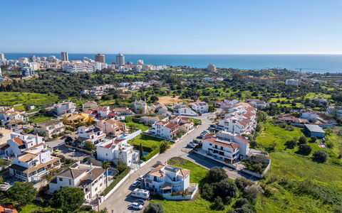 Ninho Do Mocho: Jour, Zone Résidentielle, Design Urbain, Mer, Attraction Touristique, Vue Du Ciel, Côte, Océan, Photographie Aérienne, Banlieue