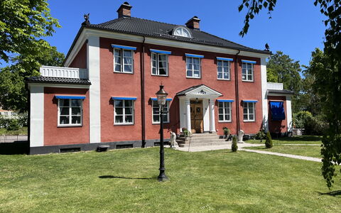 Herrgården: Bâtiment, Fenêtre, Maison, Domicile, Toit, Zone Résidentielle, Porte, Chalet, Biens, Cour