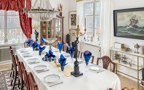 Herrgården: Meubles, Design Intérieur, Salle À Manger, Lustre, Table, Éclairage, Chaise, Plafond, Luminaire, Pièce