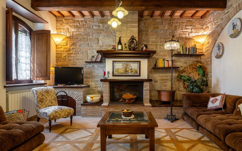 Il Giuncheto, Pool, Amazing View, Umbrian Countrys: Meubles, Design Intérieur, Mur, Sol, Bois, Salon, Plafond, Table, Éclairage, Canapé