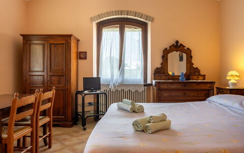 Il Giuncheto, Pool, Amazing View, Umbrian Countrys: Mur, Meubles, Design Intérieur, Pièce, Sol, Éclairage, Sol, Plafond, Chambre, Porte