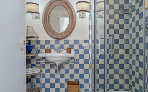 Residenza Rudalza: Design Intérieur, Sol, Sol, Tuile, Luminaire Plomberie, Plomberie, Conception, Porcelaine, Salle De Bains, Robinet