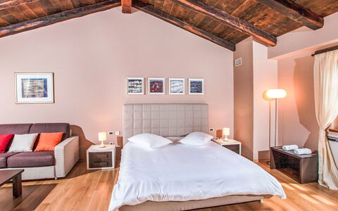 Poropati: Meubles, Design Intérieur, Lit, Chambre, Sol, Bois, Pièce, Sol, Plafond, Domicile
