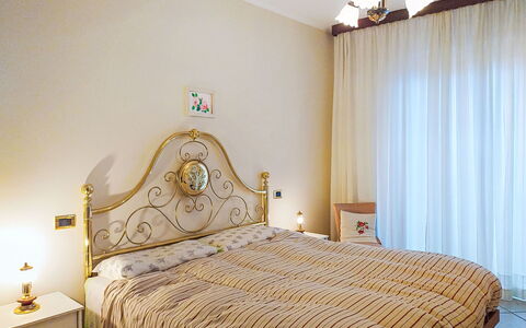Dimora Lali: Meubles, Lit, Design Intérieur, Chambre, Literie, Drap De Lit, Mur, Sol, Bois, Sol