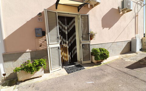 Kyma'S House: Porte, Pot De Fleur, Accueil Porte, Plante D'Appartement, Balcon