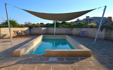 Villa Carovi: Piscine, Composite, Ombre, Dalle, Béton, Mobilier De Jardin, Tuile, Aménagement Paysager, Arrière-Cour, Cour