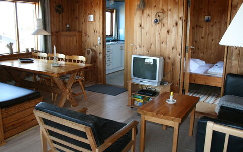 Rohan - 800M from the Sea: Domicile, Toit, Maison, Porte, Chalet, Ombre, Jardin, Couverture De Sol, Porche, Cour