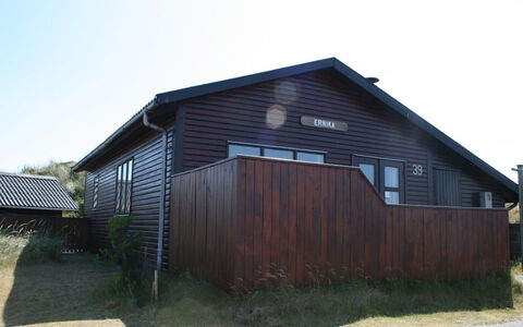 Rohan - 800M from the Sea: Domicile, Toit, Maison, Porte, Chalet, Ombre, Jardin, Couverture De Sol, Porche, Cour
