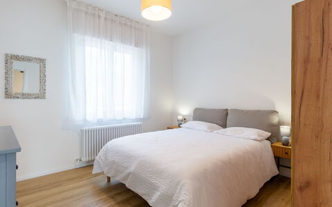 Lago di Luce: Meubles, Lit, Design Intérieur, Chambre, Sol, Sol, Mur, Parquet, Literie, Drap De Lit