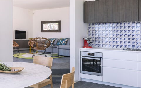 Villa Stornella: Meubles, Design Intérieur, Sol, Sol, Bois, Pièce, Cuisine, Éclairage, Chaise, Plafond