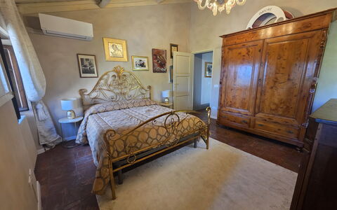 Il Casale di San Jacopo con Piscina Privata: Meubles, Mur, Chambre, Lit, Sol, Drap De Lit, Literie, Sol, Linge, Design Intérieur