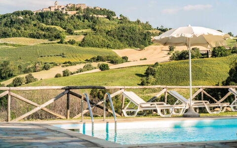 Villa Checco: Loisir, Mobilier De Jardin, Piscine, Vélo, Parapluie, Ville Resort