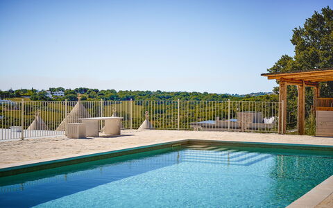Trullo Emmebi Vista Valle D'Itria: Bleu, Piscine, Mobilier De Jardin, Composite, Recours, Ombre, Eco Hôtel, Plate-Forme, Balancelle, Chaise