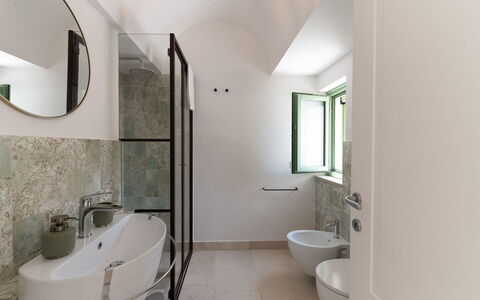 Trullo Miravista Valle D'Itria: Mur, Sol, Design Intérieur, Luminaire Plomberie, Sol, Plafond, Salle De Bains, Éclairage, Lavabo, Robinet