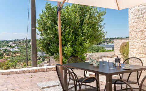 Trullo Miravista Valle D'Itria: Meubles, Mobilier De Jardin, Chaise, Table, Tableau De Plein Air, Table Cuisine Et Salle A Manger, Pot De Fleur, Patio, Table Basse, Jardin