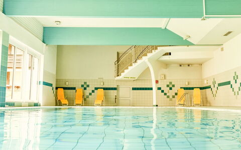 Grubhof: Sol, Sol, Plafond, Piscine, Hôtel, Tuile, Chaise, Centre De Loisirs, Salle, Recours