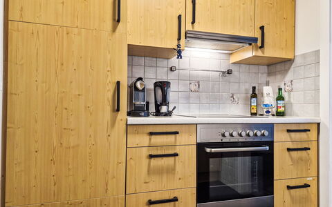Grubhof: Cabinetry, Meubles, Bois, Sol, Cuisine, Comptoir, Tiroir, Appareil De Cuisine, Principaux Appliance, Design Intérieur