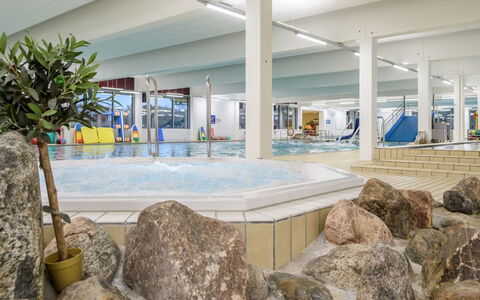 Biergh - 30Km from the Sea: Composite, Plafond, Piscine, Salle, Hôtel, Centre De Loisirs, Recours, Quartier Général