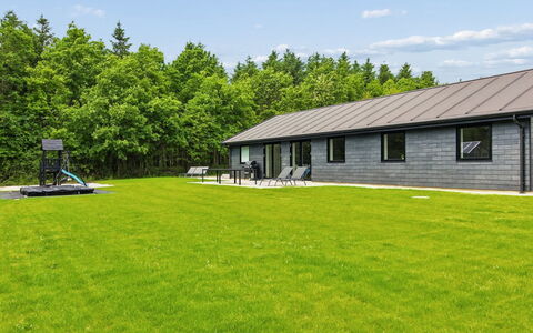 Biergh - 30Km from the Sea: Herbe, Toit, Plaine, Prairie, Lot Terre, Pelouse, Couverture De Sol, Jardin, Chalet, Prairie
