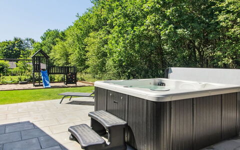 Biergh - 30Km from the Sea: Luminaire Plomberie, Baignoire, Jardin, Piscine, Jacuzzi, Cour, Plante D'Appartement, Aménagement Paysager, Arrière-Cour