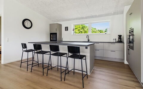 Biergh - 30Km from the Sea: Meubles, Sol, Design Intérieur, Cuisine, Comptoir, Sol, Bois, Parquet, Plafond, Tabouret