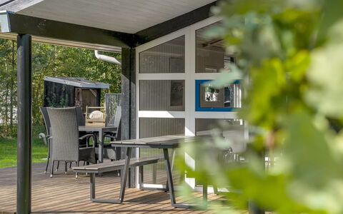 Inga - 300M from the Sea: Maison, Toit, Domicile, Chalet, Arbuste, Couverture De Sol, Biens, Ferme, Siding, Batiments Jardin