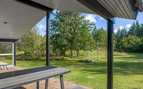Inga - 300M from the Sea: Maison, Toit, Domicile, Chalet, Arbuste, Couverture De Sol, Biens, Ferme, Siding, Batiments Jardin