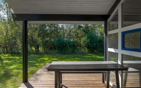 Inga - 300M from the Sea: Maison, Toit, Domicile, Chalet, Arbuste, Couverture De Sol, Biens, Ferme, Siding, Batiments Jardin