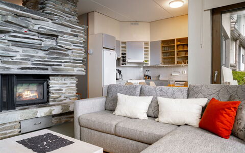 Rukatunturintie 8 G2: Meubles, Design Intérieur, Canapé, Bois, Sol, Salon, Sol, Plafond, Pièce, Éclairage