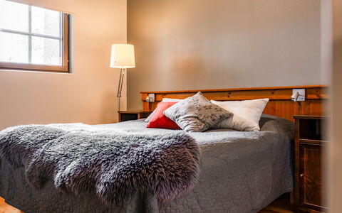 Rukatunturintie 8 G2: Lit, Meubles, Literie, Chambre, Drap De Lit, Design Intérieur, Mur, Linge, Bois, Sol