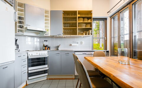 Rukatunturintie 8 G2: Cuisine, Meubles, Sol, Design Intérieur, Appareil De Cuisine, Cabinetry, Bois, Comptoir, Sol, Plafond