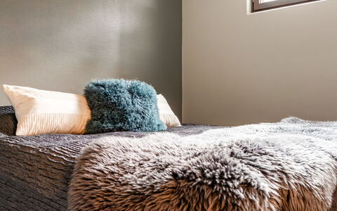 Rukatunturintie 8 G2: Chambre, Linge, Drap De Lit, Literie, Meubles, Textile, Lit, Marron, Sol, Couverture